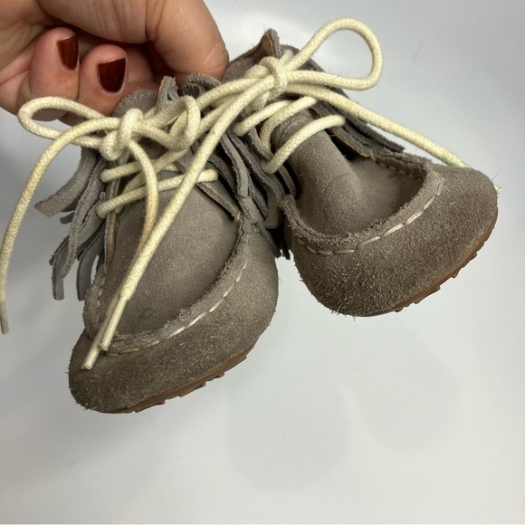 Monkey Feet gray triple layer fringe moccasins lace up size 18-24 months - Picture 4 of 7